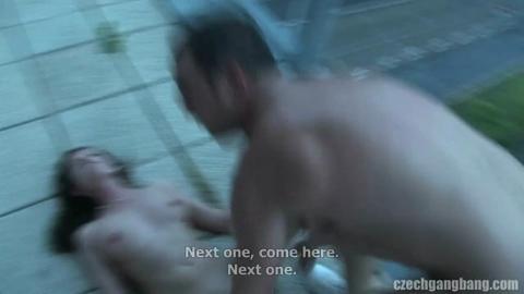 552